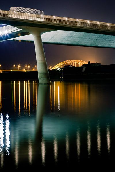 Waalbrug gezien onder de Lentloper in Nijmgen; Waalbridge seen under the Springcatcher in Nijmegen; by Robert van Grinsven