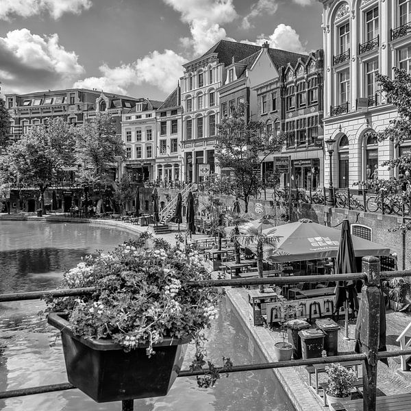 Blick von der Jansbrug in Utrecht | Monochrom von Melanie Viola