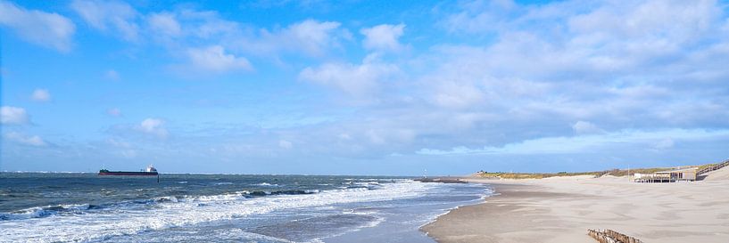 The beach at Westkapelle. by Mark Nieuwkoop