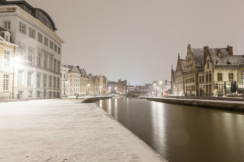 Bei Schneefall auf der Graslei von Gent von Marcel Derweduwen