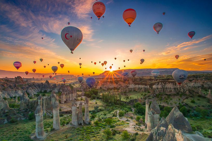 Montgolfières au lever du soleil - Cappadoce, Turquie par Antwan Janssen