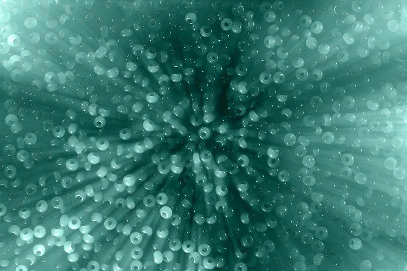 Ein abstraktes Foto von Glasperlen von Retrotimes