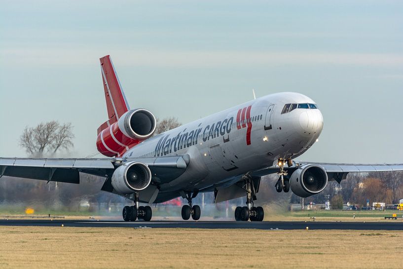 Eine MD-11 von Martinair Cargo landet auf der Polderbaan! von Jaap van den Berg