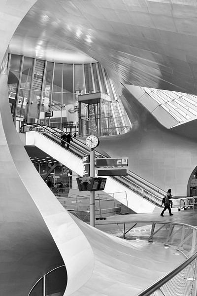 Architektur Arnheim Bahnhof in Schwarz-Weiß - Architekt Ben van Berkel von Marianne van der Zee