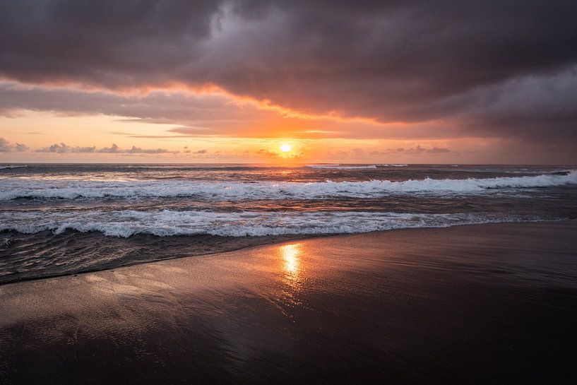 Sunset in Canguu, Bali | Travel Photography | Sea and Sun by Ylenia Di Pietra