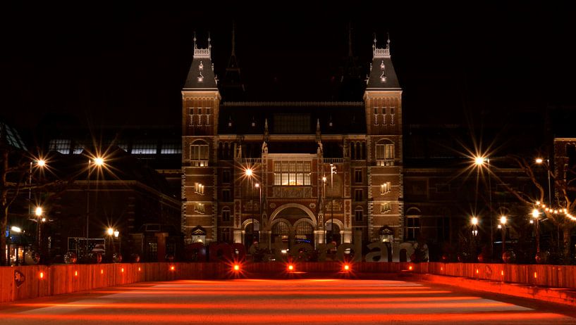 Rote Eisbahn am Rijksmuseum - Winterlicher Charme in Amsterdam von Be More Outdoor