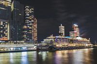 Skyline de Rotterdam avec bateau de croisière