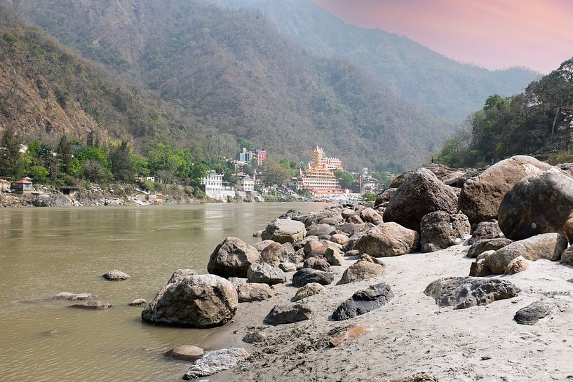 Le Gange à Laxman Jhula dans l'Himalaya en Inde par Eye on You