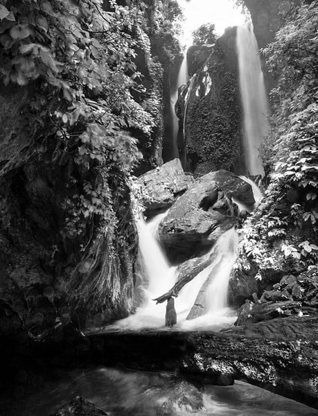 Waterval in Nepal (Zwart-Wit) by René Holtslag