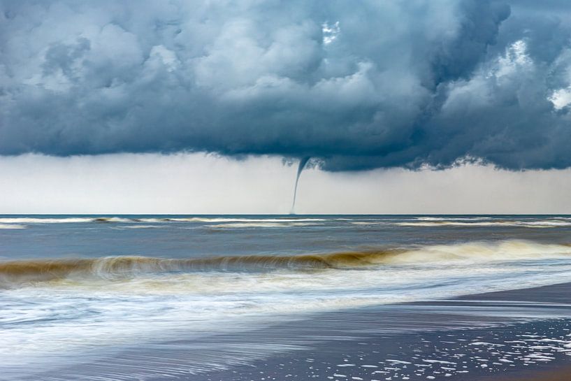 Waterspout over sea by Yanuschka | Fotografie Noordwijk