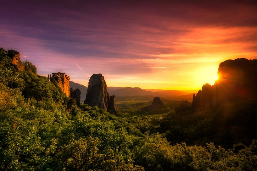 Meteora in Flammen, Kalabaka, Griechenland von Konstantinos Lagos