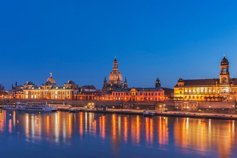 Dresden at night by Gunter Kirsch