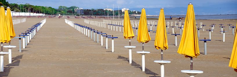 Badestrand in Grado von Leopold Brix