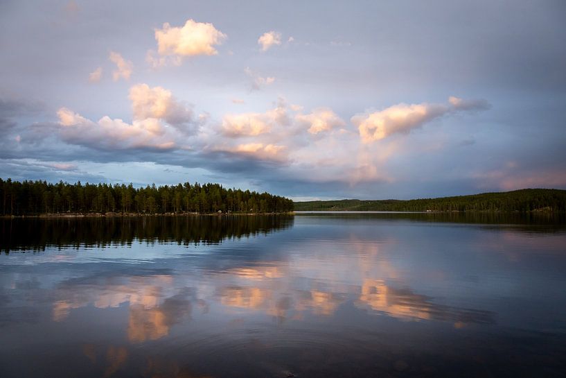 Swedish lake in evening light by Karijn | Fine art Natuur en Reis Fotografie