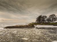 Crushing ice off the coast of Laaxum