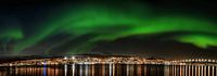 Panorama von Tromsø in Norwegen mit den Nordlichtern