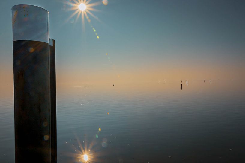 Pôle lac dans le brouillard mystique par Léonie's Art Gallery