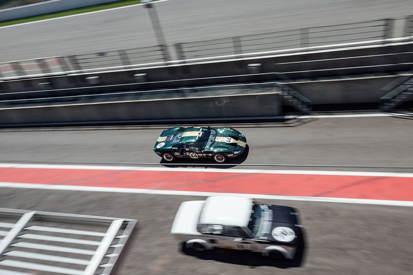 Ford GT40 blows through the pit lane at Spa-Francorchamps by Simon Peeters