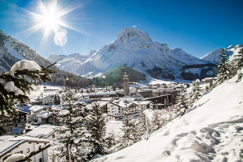 Kaiserwetter in Lech am Arlberg im Winter von Ralf van de Veerdonk