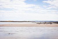 Personnes sur la plage en Bretagne, France