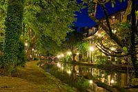 Utrecht Oudegracht: Ledig Erf Richtung Vollersbrug