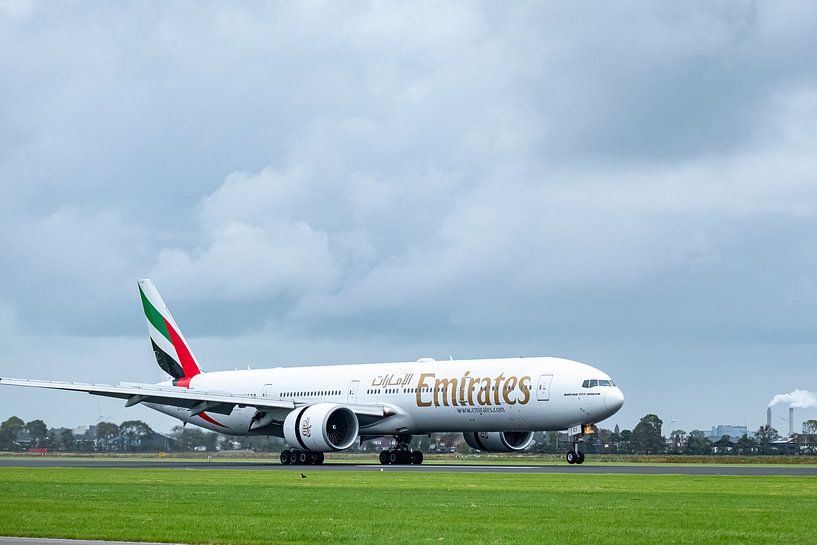Emirates Airline Boeing 777 landing at Schiphol airport by Sjoerd van der Wal Photography