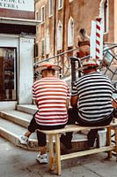 Pause à Venise - Les gondoliers au repos