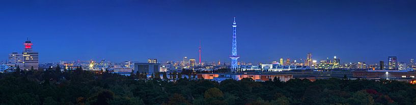 Berlijnse skyline op het blauwe uur van Frank Herrmann