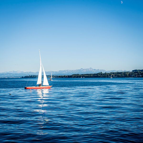 Zeilboot en maan van Dieter Walther