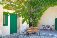 gemütliche Bank im Grünen