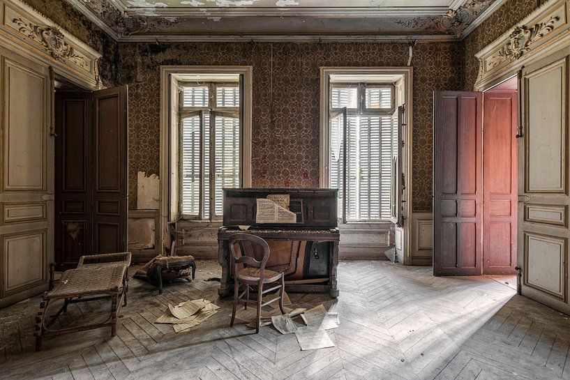 Lost Place - Verlassenes Klavier von Gentleman of Decay