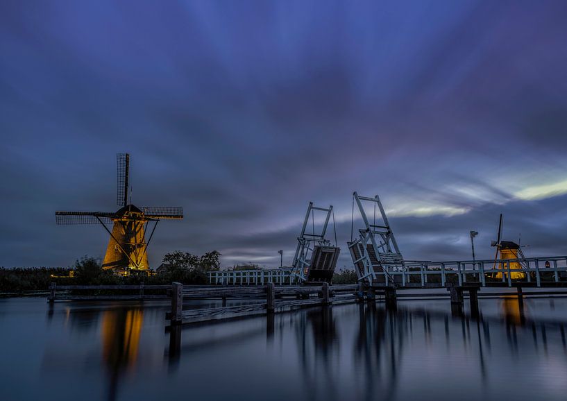 Beleuchtete Windmühlen in Kinderdijk von Ron Westbroek