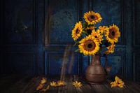 Sonnenblumen und Bienen in einem Stilleben