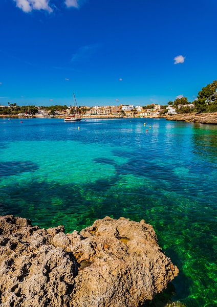 Malerische Insellandschaft, idyllische Küste von Porto Petro auf Mallorca, Spanien Mittelmeer von Alex Winter