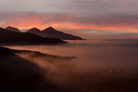 Nebliger Sonnenaufgang