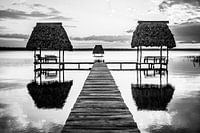 Quai en bois au coucher du soleil