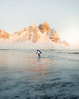 Surf en Islande : braver les vagues féroces