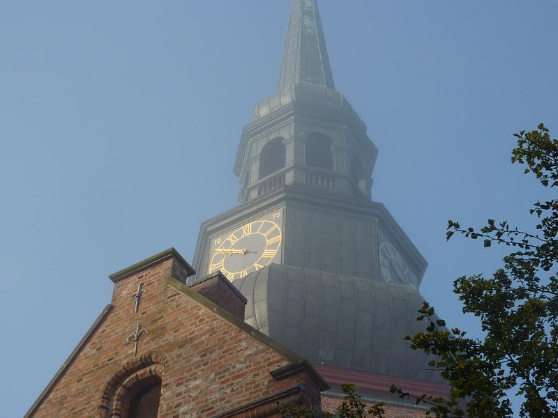 Kerk in ochtend nevel by Ad Steenbergen