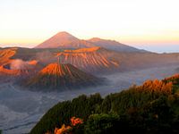 Wunderschöner Sonnenaufgang am Vulkan Mount Bromo auf Java