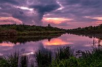 ein stürmischer Sonnenuntergang mit Farbspritzern