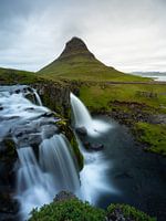 Wasserfall und Berg Kirkjufell auf der Halbinsel Snaefellsnes, Island
