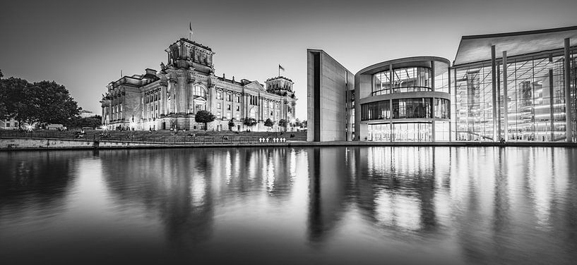 Reichstag building in black and white by Henk Meijer Photography