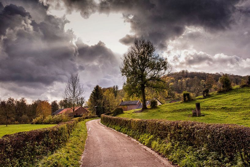 Threat of thunderstorms in Beertsenhoven by Rob Boon
