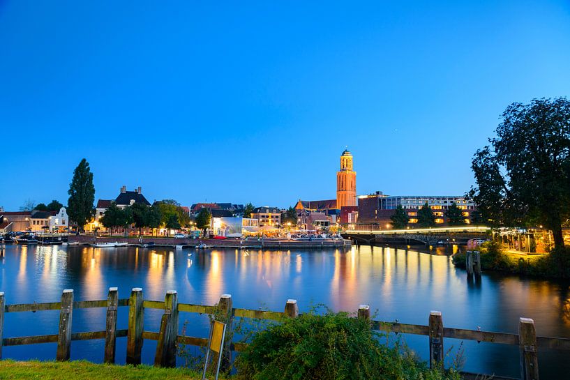 Skyline von Zwolle am Abend von Sjoerd van der Wal Fotografie