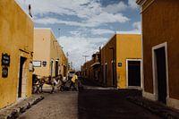 Cheval et charrette dans la ville jaune d'Izamal