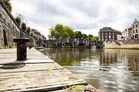 De Maria Theresia brug (Roermond) in het herfstzonnetje (kleur)