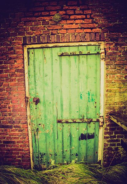 Barn door by Tonny Visser-Vink