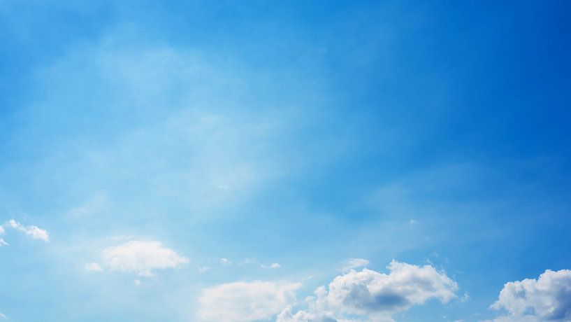 Blauer Himmel mit Wolken von Günter Albers