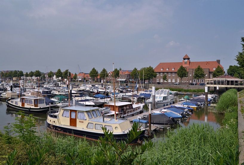 Sliedrecht-Jachthaven en Oude Raadhuis par Leo Huijzer