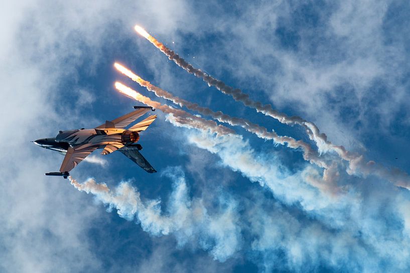 Dark Falcon F16 von Joram Janssen